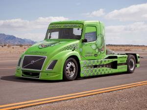 Volvo VNL Mean Green Hybrid 2010 года